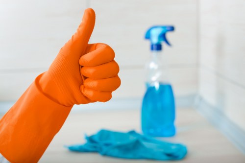Technician preparing a carpet cleaning service in Hollandpark