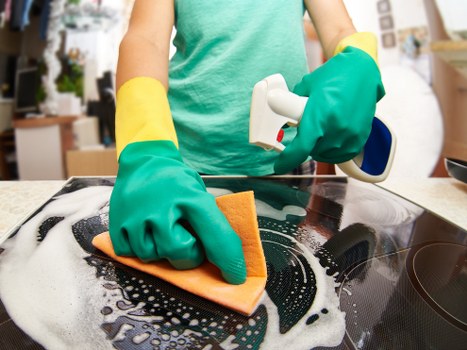Bedroom and hallway cleaning for move-out inspection